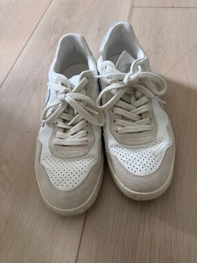 Veja V-90 Sneaker (Tan and light blue)